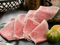 前菜：スーチカ―炙り【県産豚バラ肉の塩漬け】
メイン：特選出汁とあぐー三種・特製つみれ・季節の島野菜
〆：沖縄そば
デザート：BULE　SEALアイスクリーム
etc：ごはん、１ドリンク付
県産あぐーのフルコース