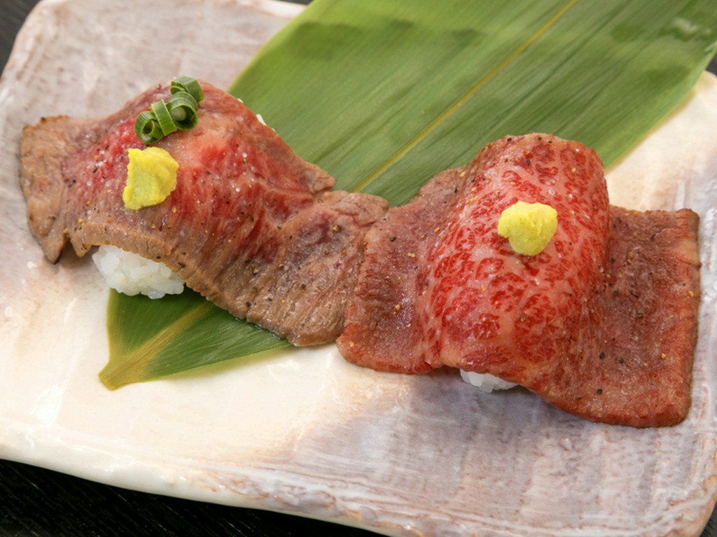 甘くやわらかいしんしんや美しいサシのざぶとんの『肉ずし』