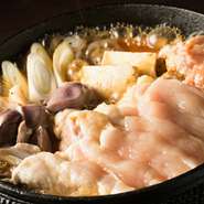 大山鶏と新鮮野菜をふんだんに使用した贅沢な本格鋤焼き鍋です！