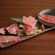 近江牛・神戸牛・松阪牛など、その日の美味しい銘柄和牛を用いて構成される一皿。約6種類から7種類の特選肉をしっかりとご堪能いただけます。盛合せに含まれるお肉の銘柄や部位などは仕入れ状況により異なります。