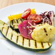 旬の沖縄県産イタリア野菜使用『季節野菜のグリル　パルミジャーノ風味』