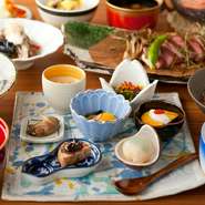 毎月変わる懐石コースはお料理はもちろん、季節感を感じられる盛り付けも拘りのひとつ。