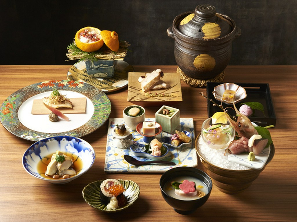 ご接待はもちろん、ご会食、お祝い事までご対応致しております。ご要望等は直接店舗にお電話下さい。