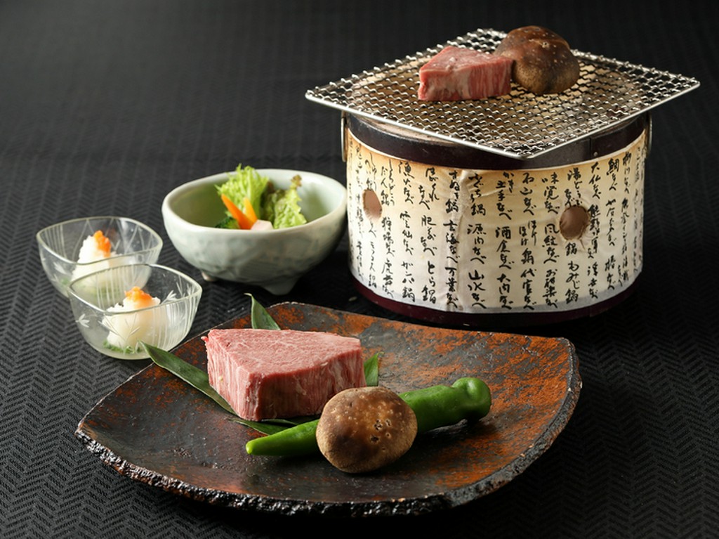 A5の極上肉の旨みにとろける『こんろ焼き 牛ヒレステーキ』