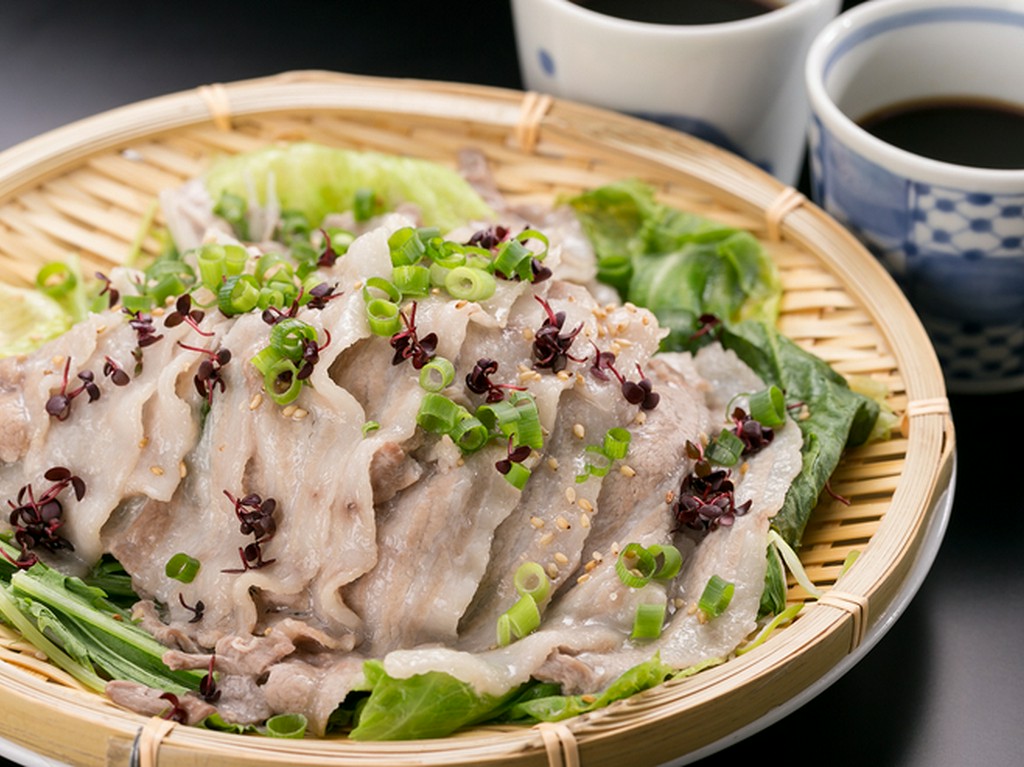 柔らかな食感と脂肪質の旨味が自慢の「桜山豚」を堪能