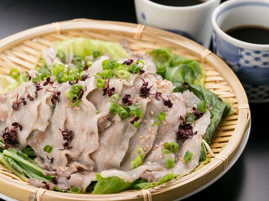 柔らかな食感と脂肪質の旨味が自慢の「桜山豚」を堪能