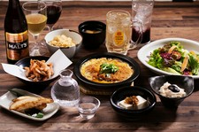 あえんの名物・人気メニューをお楽しみいただけるコースに、生ビールもOKの2時間飲放がついた宴会プラン。