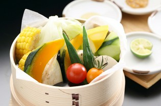 調味料・二八玄米・季節の食材（野菜など）