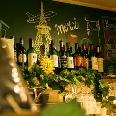 ビストロ料理に合うフランス産を中心に、ボトル2800円〜！