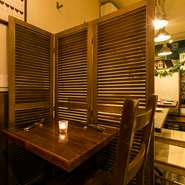 普段使いから記念日ディナーまで多彩なシーンに寄り添うお店。本格的なフレンチを、肩肘はらない雰囲気で楽しめるのも魅力です。デートにはパーテーションで仕切られた空間が好評。人気の席なので、早めにご予約を。