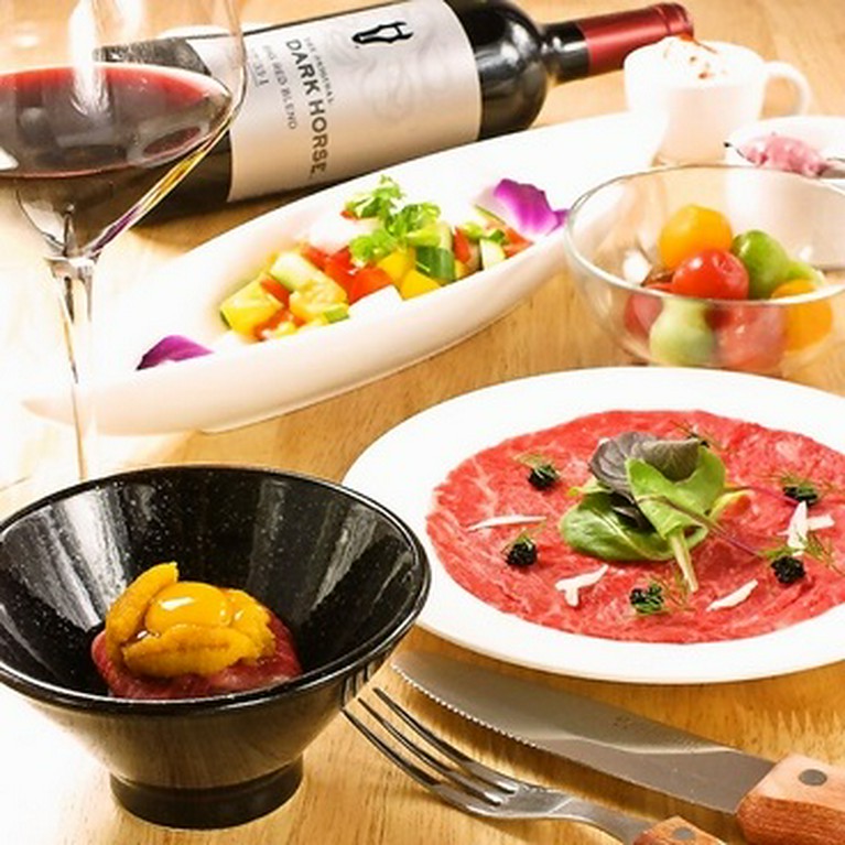 「プレミアム」ならボトルワインもフリー。飲み放題プランも充実