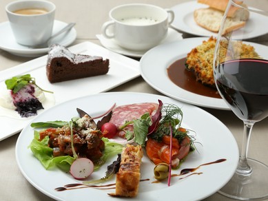 世界各国の選りすぐりのワインと料理のマリアージュ