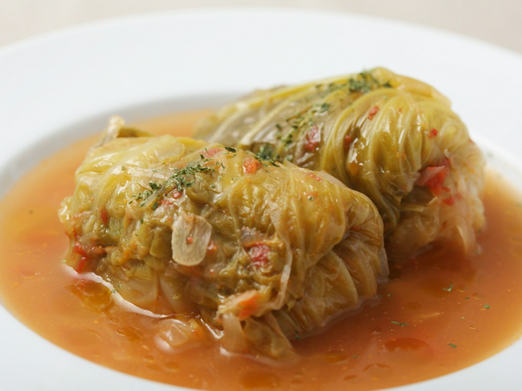 クミンの香りが食欲をそそる『羊肉のロールキャベツ　トマトとクミンの香り』