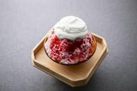 奈良市の秘境の地、月ヶ瀬の大和茶抹茶を贅沢に使用しました。抹茶ならではの風味と苦みを感じてください。ミルクとの相性も抜群です。バランスはお好みで調節を。

ハーフサイズ：605円