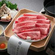 ・大和牛A4ロース
・白きくらげ
・大鉄砲豆腐
・十津川ぶなしめじ
・こんにゃく
・手焼き麩
・玉ねぎ
・青ねぎ
・青菜
・赤玉

一人前(120g)	4,180円
一人前(180g)	5,445円
一人前(240g)	6,545円