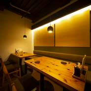 お昼に観光ついでや、1時間しか無い休みに来ていただいたお客様には、なるべくスピーディーに。夜は逆に、ゆっくり過ごしたい方が多いので、ホールと連携しながら調理のスピードを調節します。