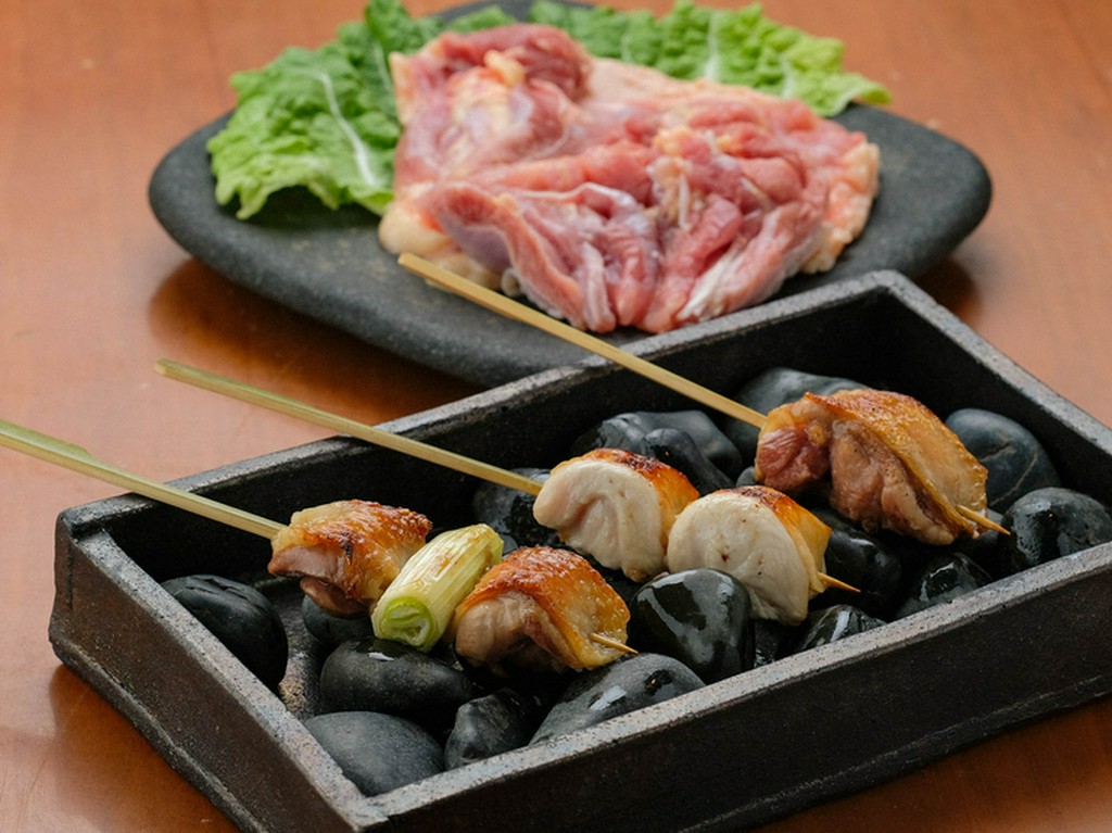 程よい噛みごたえと脂の甘みが醍醐味『大和肉鶏　焼鳥』