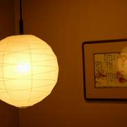 客席への挨拶などから始まり、お客様の気持を読み取るためのコミュニケーションをよく取っています。ホールと連携して、料理の提供スピードなどを調整。気持ちよく料理を楽しんでいただきたいです。