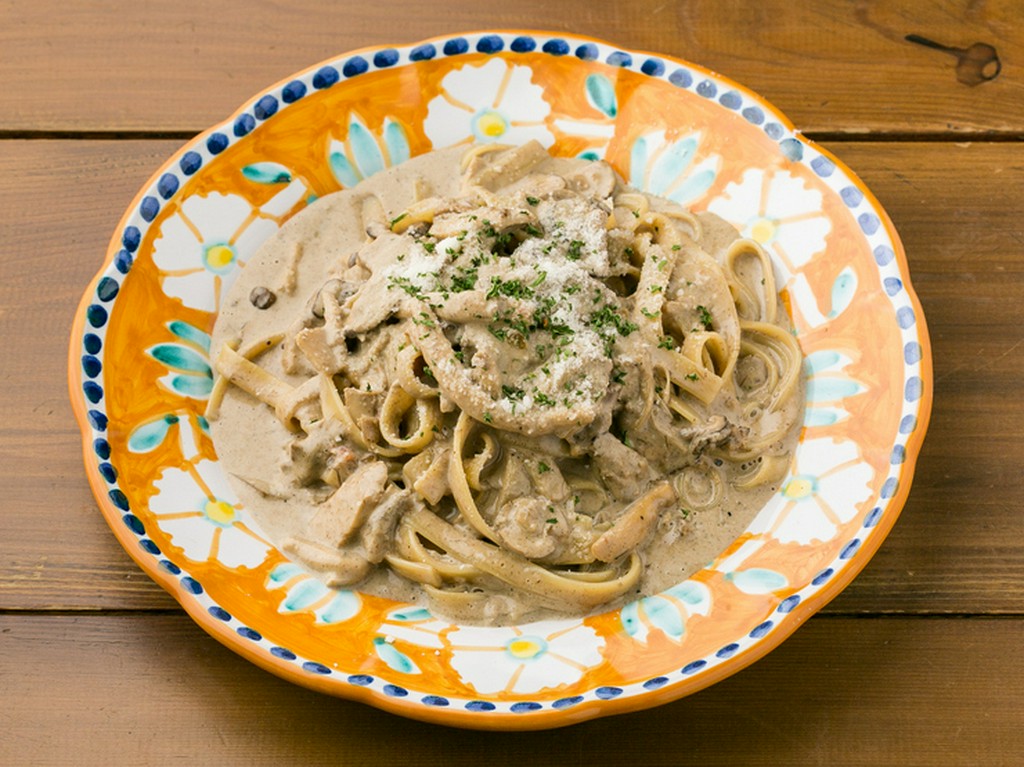 濃厚な味わいがくせになる『ポルチーニとキノコのクリームソース　～フェトチーネで～』