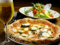 ・お野菜たっぷりサラダ
・ピッツァorパスタ
・お好きなドリンク　
※＋660円にて前菜、＋385円にてデザート、＋990円にて本日のお肉料理をお付けいたします。