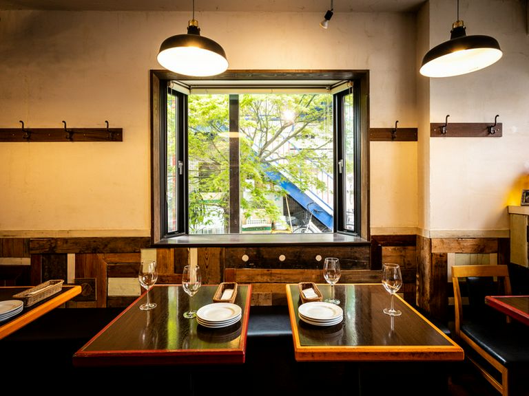 明るく陽気なムードのピッツァリア