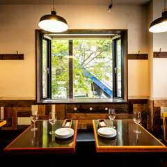 明るく陽気なムードのピッツァリア