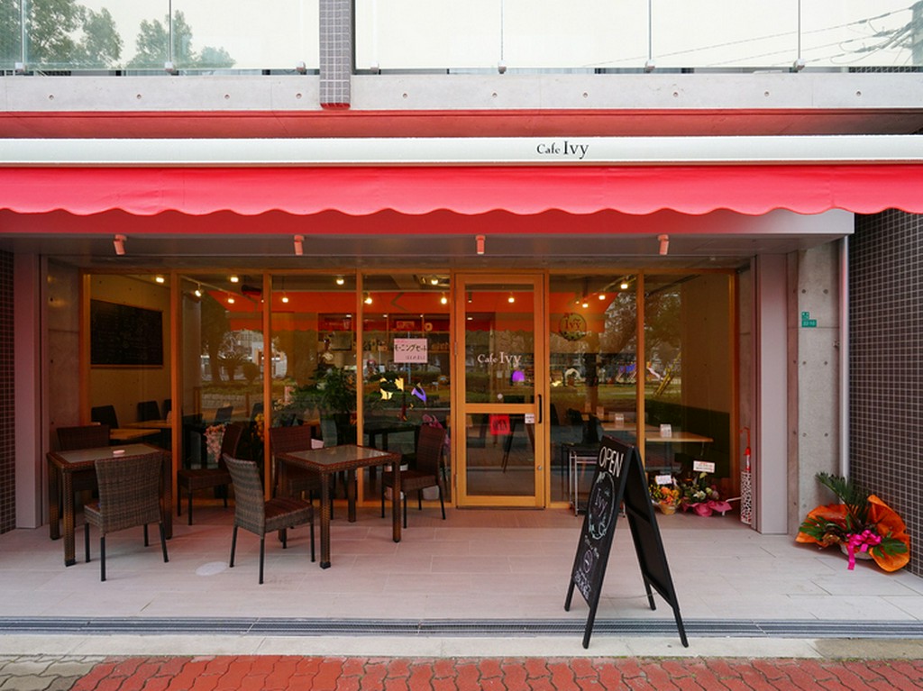 テラス席があるから、犬の散歩中に立ち寄れる。喫煙も可