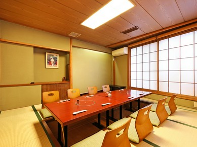 和の心を大切にした座敷の個室が2部屋。繋げての利用も可能