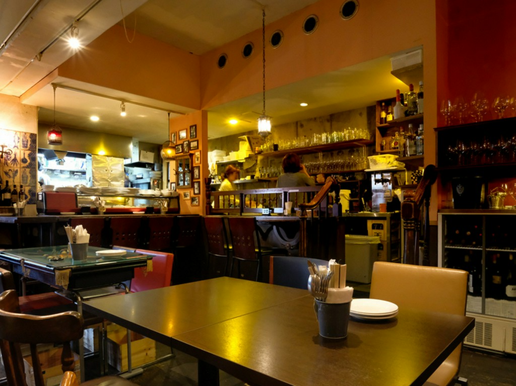 粋なひとときを演出する隠れ家空間