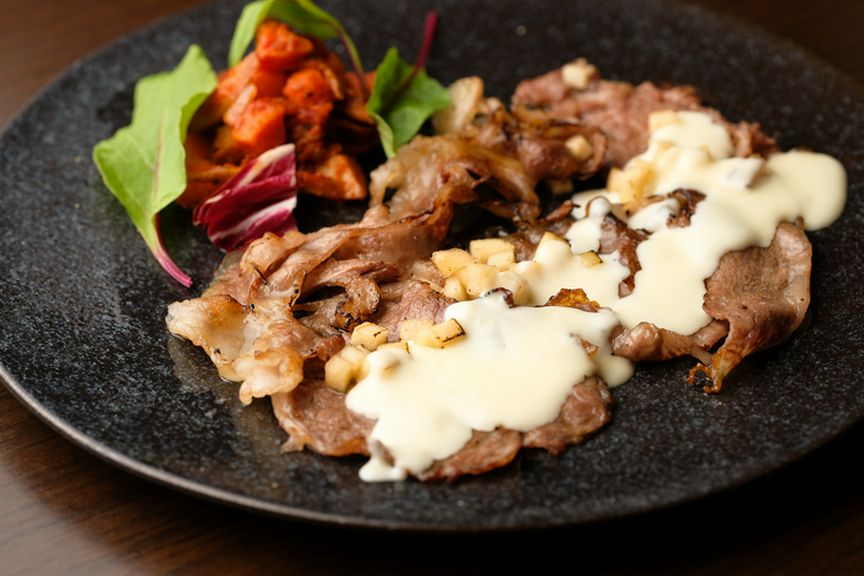 火入れにこだわった自慢の『肉料理』