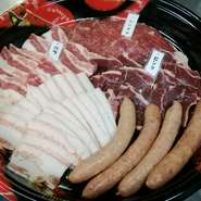 馬肉3種　　2～3人前　　2980円
馬肉5種　　4～5人前　　4980円(天草ポークと馬肉ウインナーが入ります)