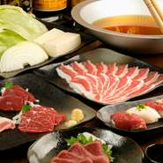 ※2名様よりご注文いただけます。
※表示価格は税別価格です。
アルコール飲み放題1500円、ソフトドリンク飲み放題500円で追加可能