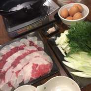 価格は税抜き
アルコール飲み放題1500円、ソフトドリンク飲み放題500円で追加可能