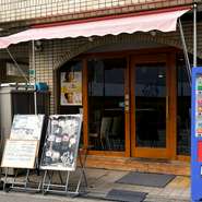 韓国料理をベースに日本人好みの味にアレンジ。韓国料理だけでなく、洋食、和食の修業も積んだ店主ならではの工夫がたっぷり詰まっています。定番メニューだけでなく、毎日変わる手書きメニューも要チェックです。