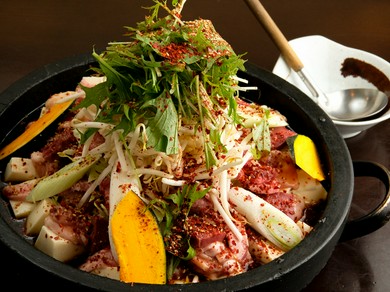 石鍋でつくる豊富な種類の鍋料理がウリのお店