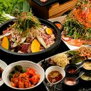 30人位まで入れます。貸切が可能なので人目を気にせずガールズトーク。ボリューム満点飲み放題付きのコースも充実。お肉はもちろん野菜もたっぷり取れてヘルシーです。お酒は梅酒やマッコリが充実。女性に人気です。