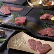 松阪牛の高級部位や海鮮焼きに、前菜・お食事・デザートまでついた特撰コース。