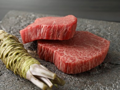 もはや説明不要、の厳選素材。お好みの焼き加減でステーキのようにいただける『松阪牛　ヒレ』