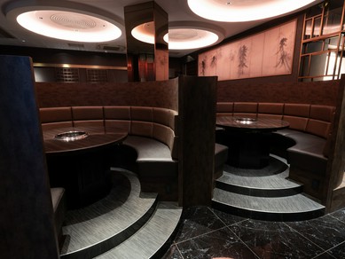 くつろいで食事ができる円卓