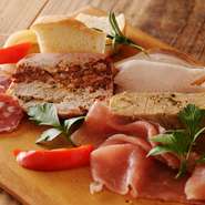 M：1300円／L：2000円