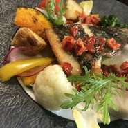 週替わりで鮮魚のポワレやオーブン焼き、ホイル包み焼や蒸しなど変わります！