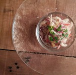 柔らかな鶏むね肉をお野菜と共に、ビネガーとマスタードで仕上げたさわやかな一品。