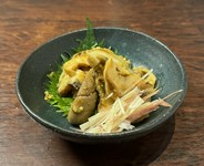 香川から仕入れるアカニシは高知ではほとんど獲れないので地元では馴染みのない巻き貝ですが超美味で、サザエよりも格段に旨みは強く、なんなら鮑にも勝っているのではと店主は思っています。