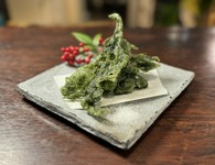 四万十の特産「だった」天然スジアオノリは「アオサノリ」とは違う品種ですが、香りと旨みが段違いに良い海苔。高知の海辺で海洋深層水を使って生産する"シーベジタブル"さんの素晴らしいスジアオノリを堪能下さい♪