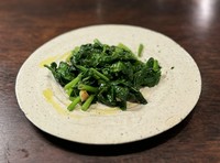 少しの塩でシンプル～にほうれん草の甘みを楽しんでいただけるよう。
