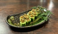 春野ファームベジコさんのきゅうりを、無添加もろみ味噌で
