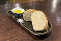 シェフ中越が毎日焼いております。カリッとフワッと胚芽の香りが優しい人気パン。余っていればお持ち帰りもできます♪