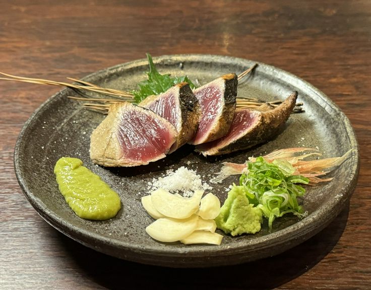 カツオの松葉焼き(塩たたき、土佐ぬた、ポン酢、生レバ風)