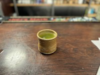 「実は茶どころ」と謳う地域があるほど、実は茶葉生産が旺盛な高知。
沢渡茶の特徴は”甘み”。特製の粉末状の茶を湯で割るため、抹茶のようなコクがあります。