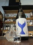 原料米の"吟の夢"は高知県で初めて育成された酒造適合米。純米吟醸ならではの爽やかな香りを備え、キレの良い酸と口に含むと広がる旨みが魅力。
グラス(130ml)/700円
一合(180ml)/900円
(1合は熱燗できます)